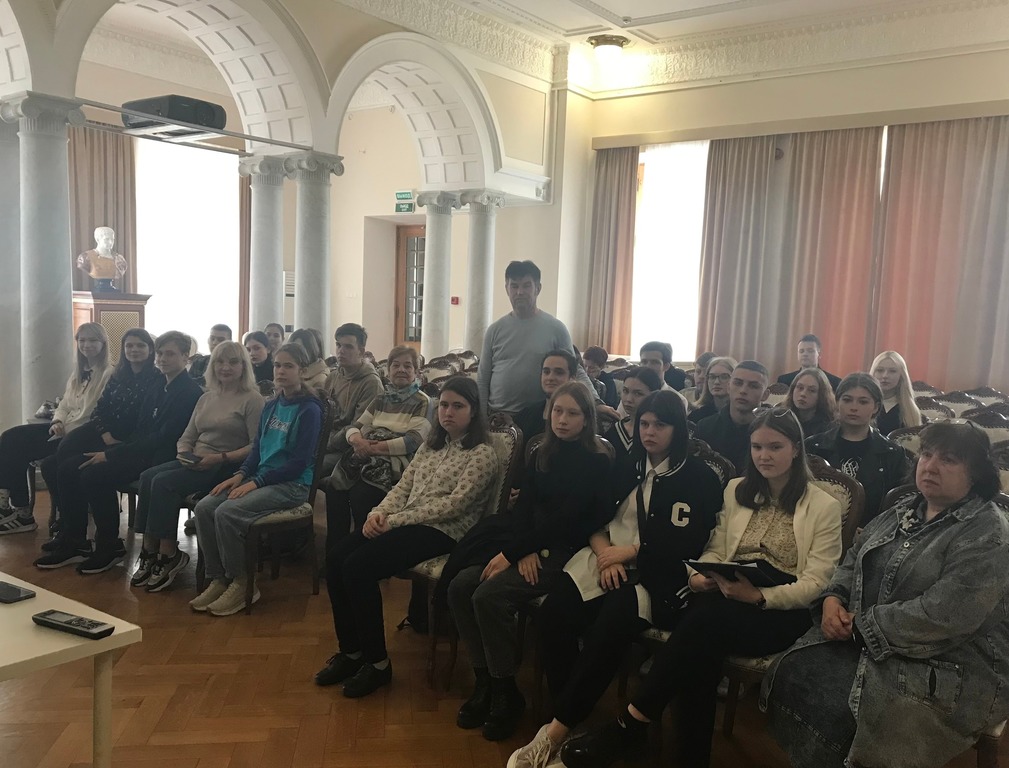 88-е ЗАСЕДАНИЕ ИСТОРИЧЕСКОГО КЛУБА СОСТОЯЛОСЬ В ЛИВАДИЙСКОМ ДВОРЦЕ